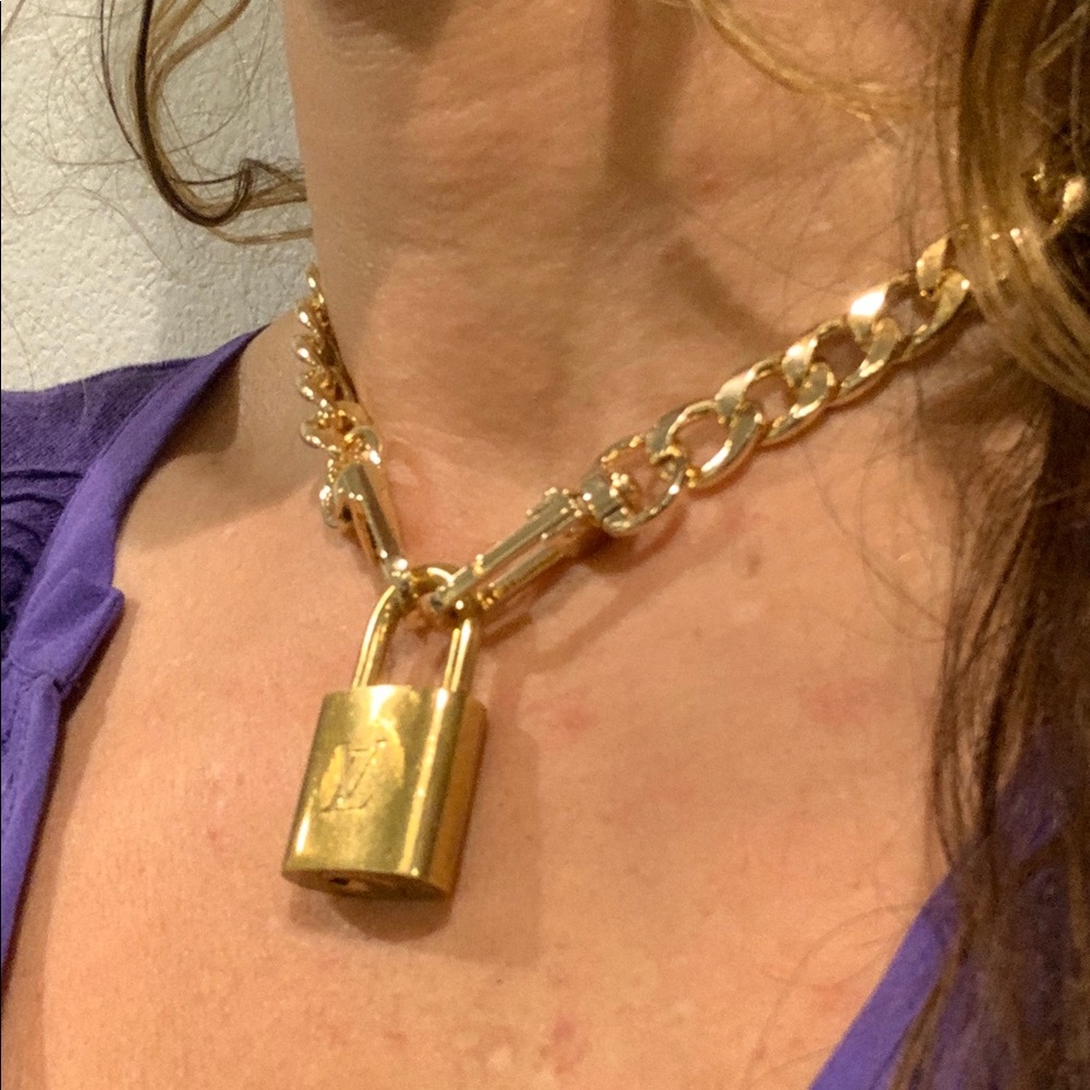 🔒TRENDY🔒 LOUIS VUITTON Lock Necklace